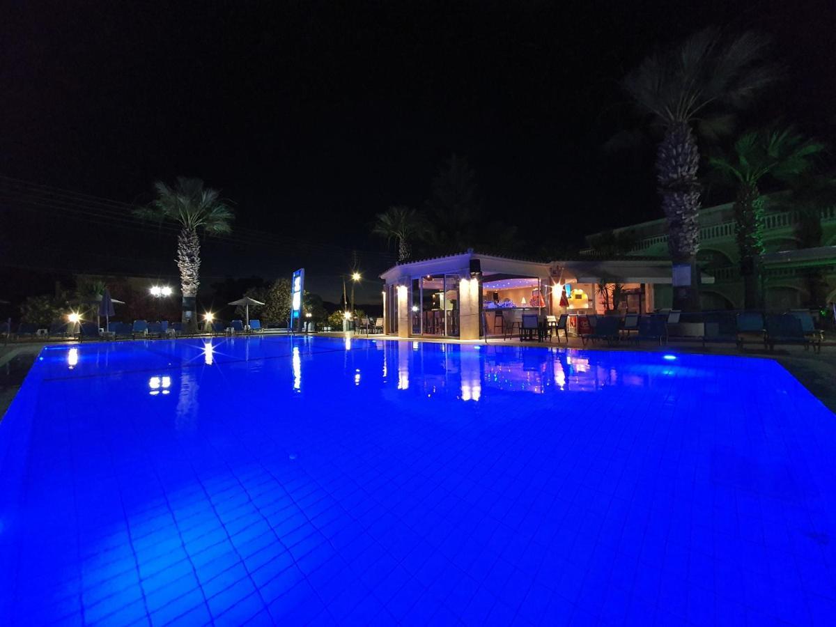 Vivian Hotel ลากานาส ภายนอก รูปภาพ