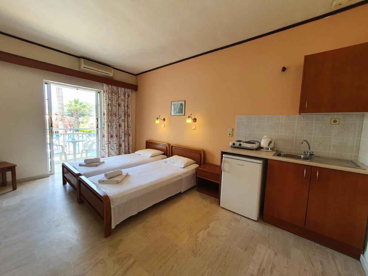 Vivian Hotel ลากานาส ภายนอก รูปภาพ