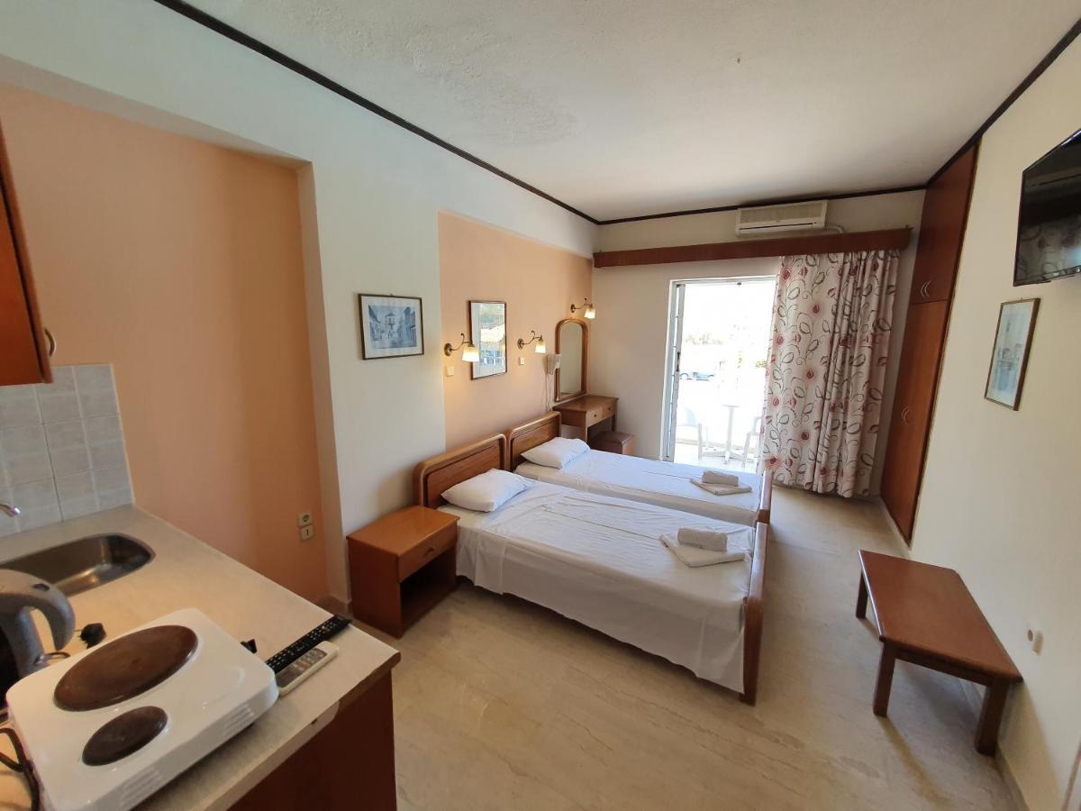 Vivian Hotel ลากานาส ภายนอก รูปภาพ