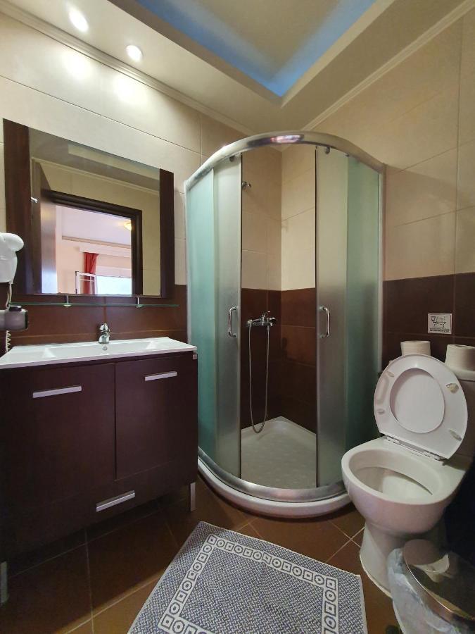 Vivian Hotel ลากานาส ภายนอก รูปภาพ