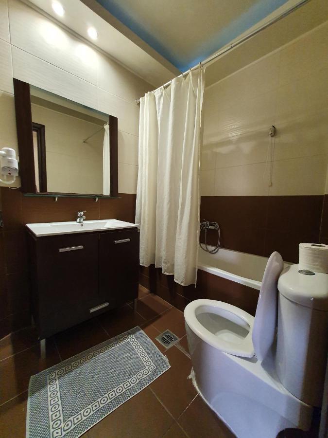 Vivian Hotel ลากานาส ภายนอก รูปภาพ